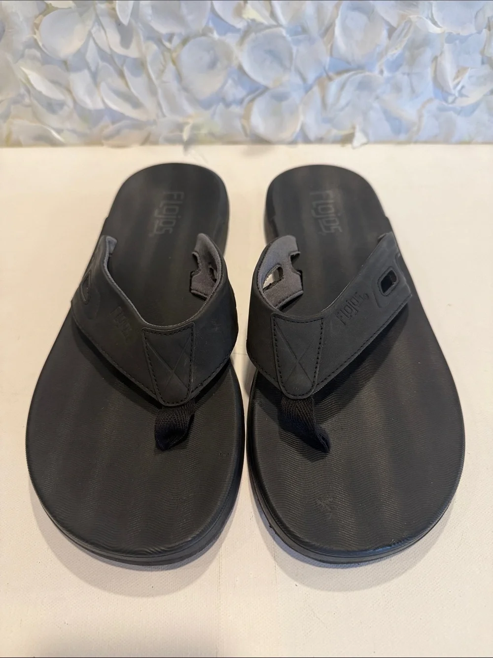 Flojos Men's Black Slide-Style Flip Flops